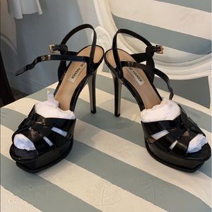 Black tribute style by Steve Madden